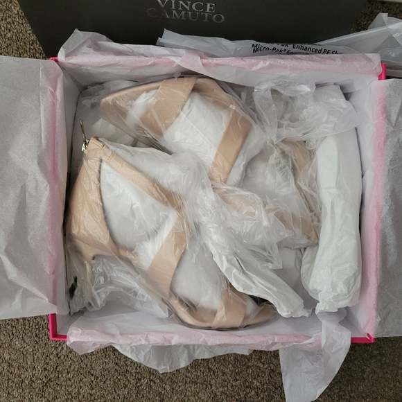 VINCE CAMUTO **NWT** Pascallia Sandal, sz 6 - Picture 6 of 10